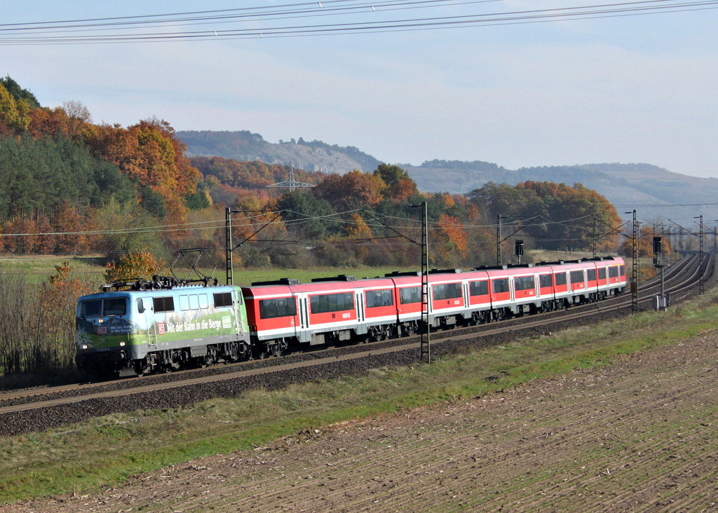 111 039  Mit der Bahn in die Berge  mit RE nach Frankfurt am 06.11.11 bei Harrbach