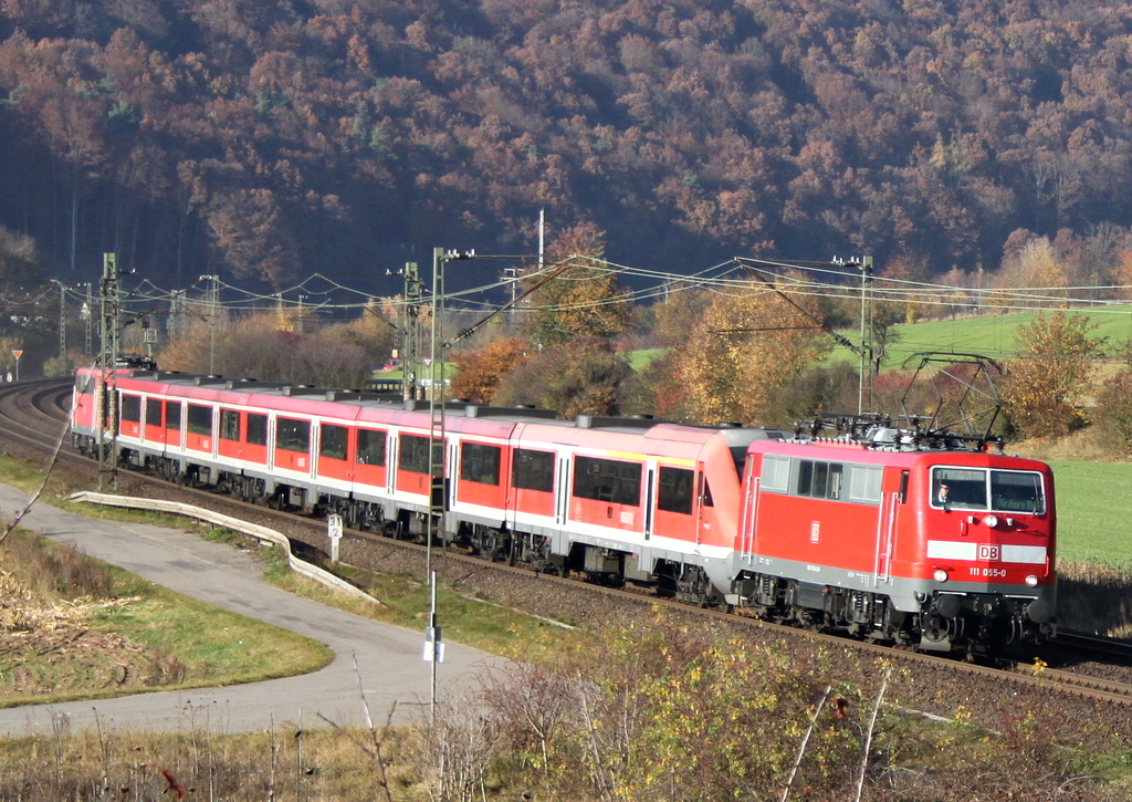 111 055 mit RE nach Wrzburg am 06.11.11 bei Harrbach