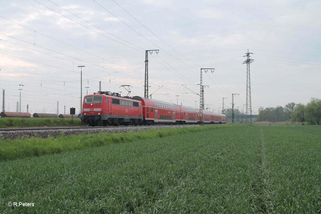 111 106-1 mit dem RE4252 Mnchen - Nrnberg bei Regensburg Ost. 09.05.13