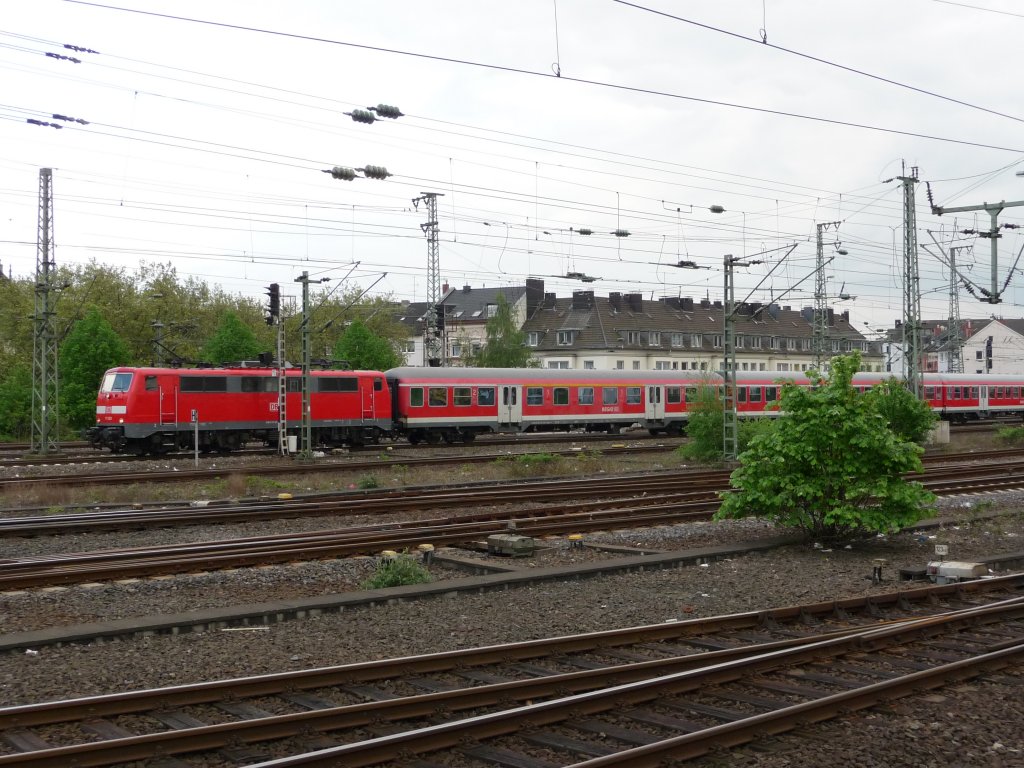 111 129 stellt eine Reihe n-Wagen als Verstrker bereit. 03.05.2012