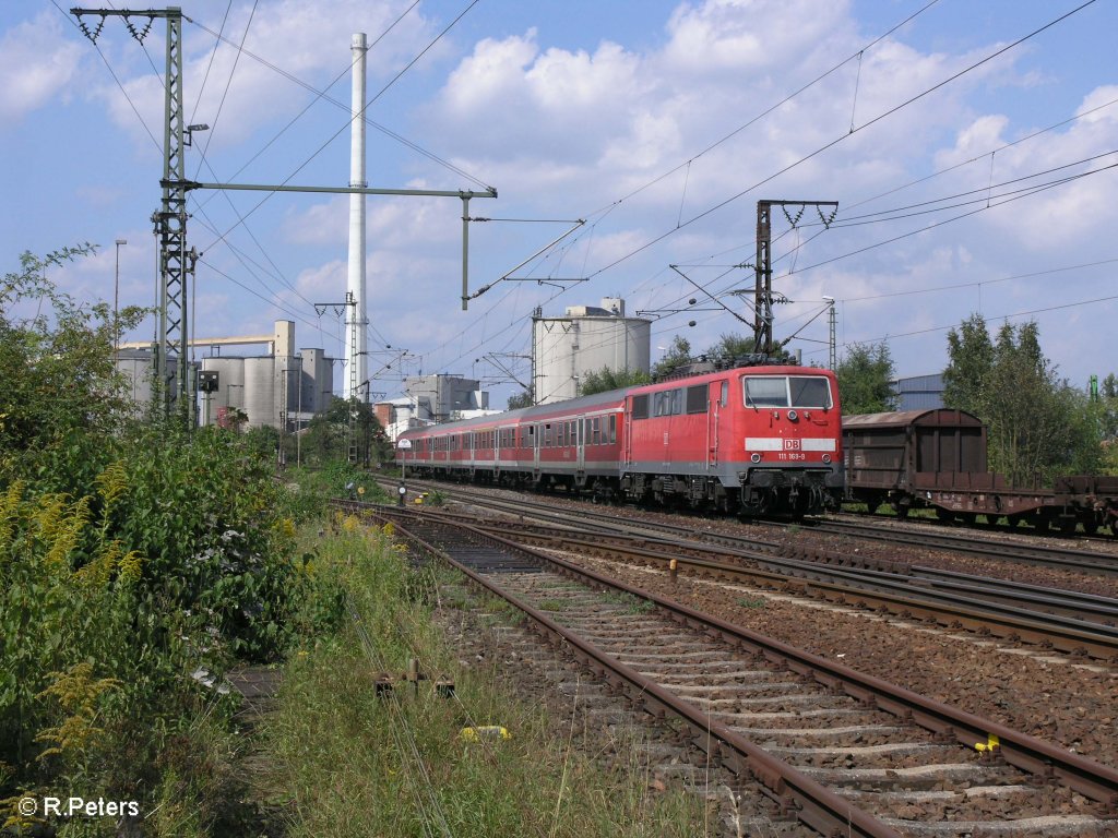 111 169-9 schiebt bei Regensburg Ost die RB 32118 Neumarkt/Oberpfalz. 27.08.09