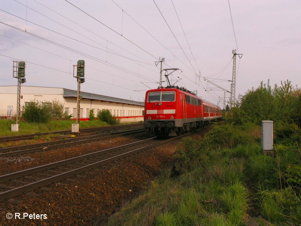 111 176-4 erreicht Obertraubling mit einer RB Plattling. 03.05.08