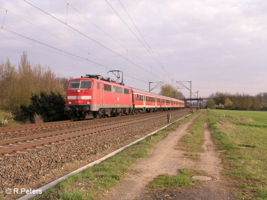 111 225-9 zieht bei Thngersheim eine RB Schweinfurt. 12.04.08