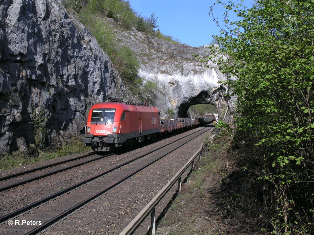 1116 031-4 zieht einen Gemischte Gterzug durchs Felsentor. 29.04.10