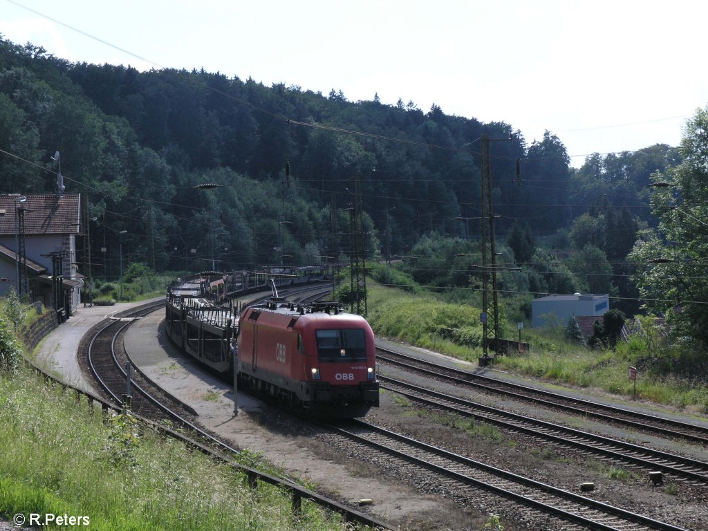 1116 092-5 zieht ein leeren Autotransportzug durch Hellwang-Elixhausen. 13.06.09