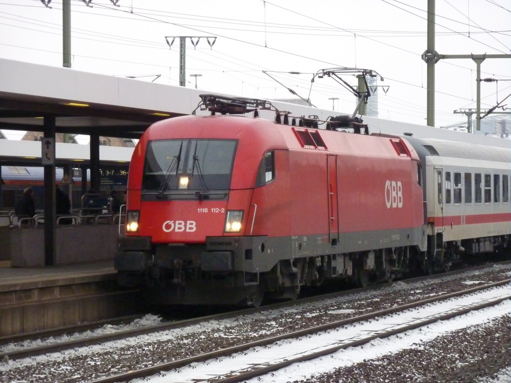 1116 112 mit IC 2082 Knigssee am 01.12.10 in Fulda

