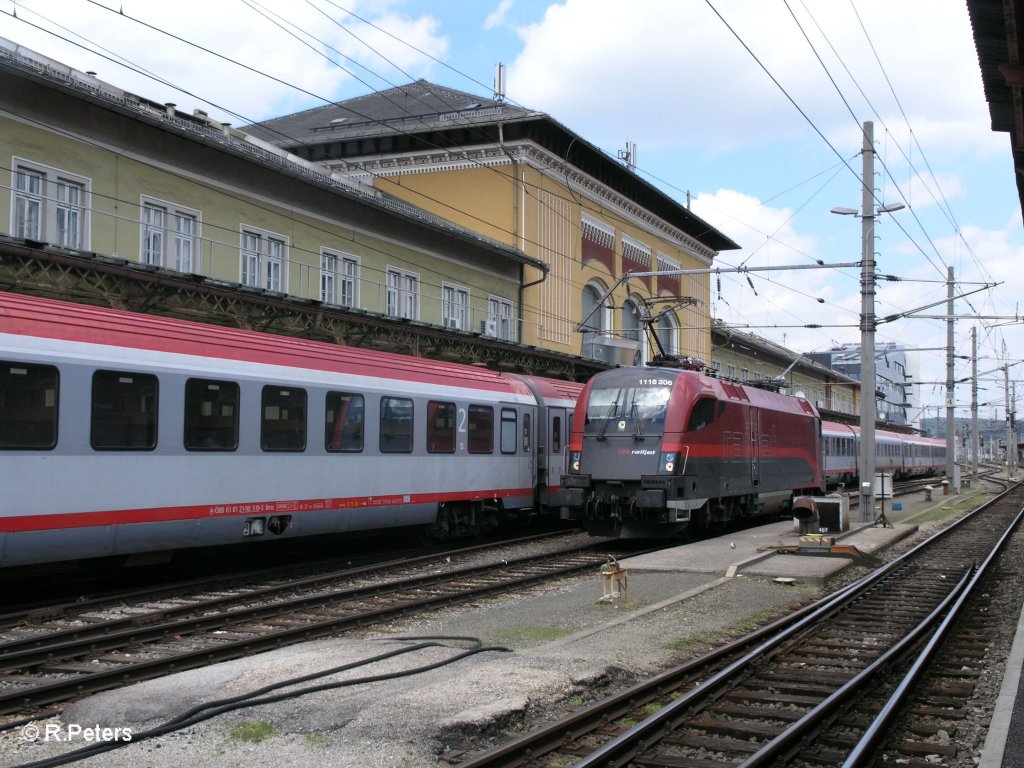 1116 206-2 beim Umsetzten in Salzburg HBF. 13.06.09