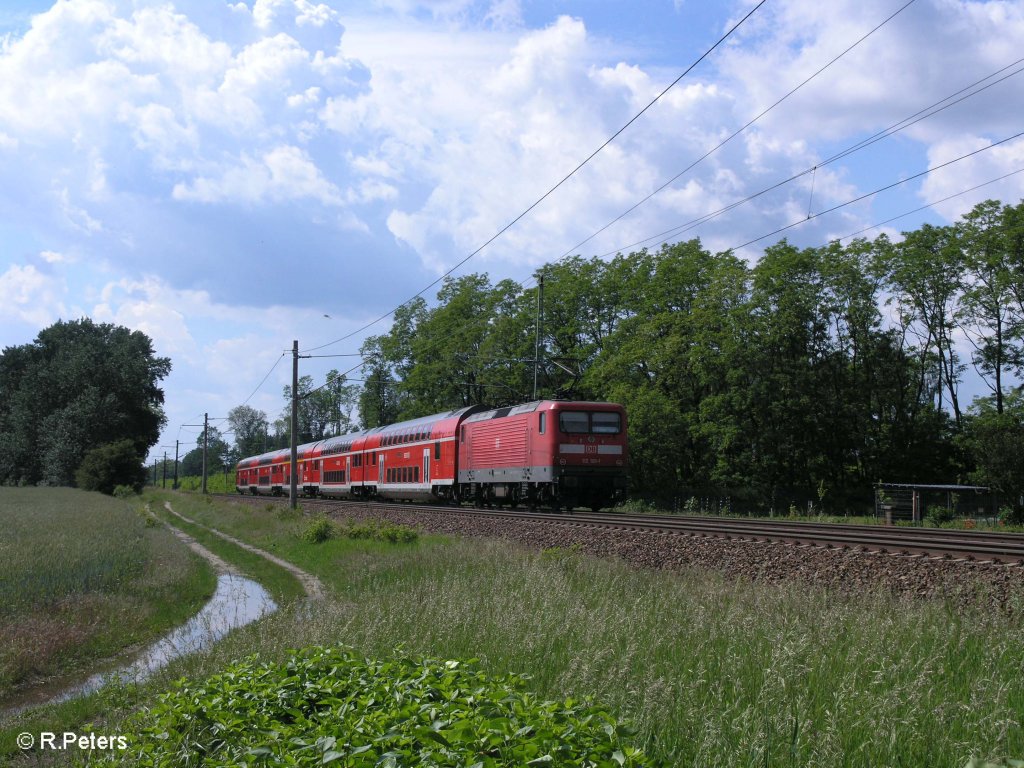 112 101-1 schiebt den RE38082 Brandenburg HBF bei Jacobsdorf(Mark)02.06.09
