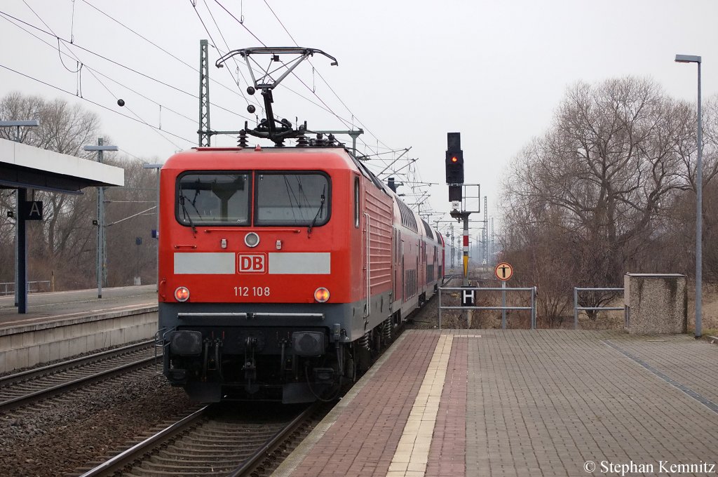 112 108 mit dem RE1 (RE 18122) nach Magdeburg Hbf in Brandenburg. 17.02.2011