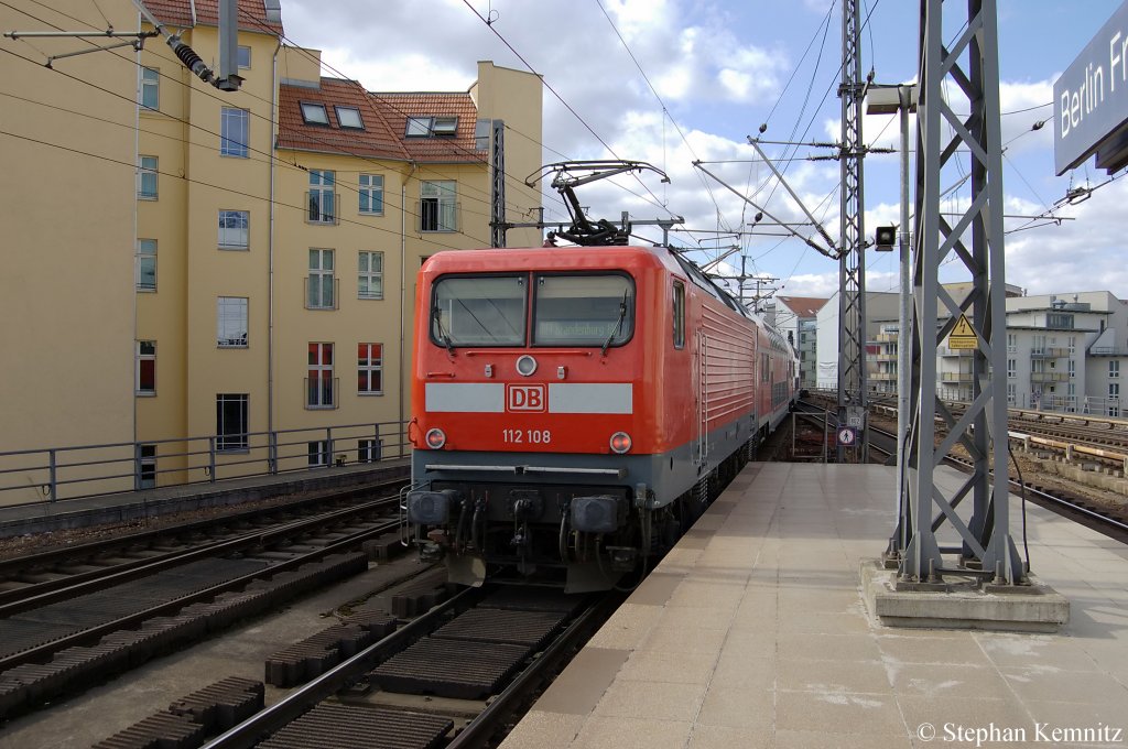 112 108 mit dem RE1 (RE 18176) nach Brandenburg Hbf in Berlin Friedrichstrae. 26.03.2011