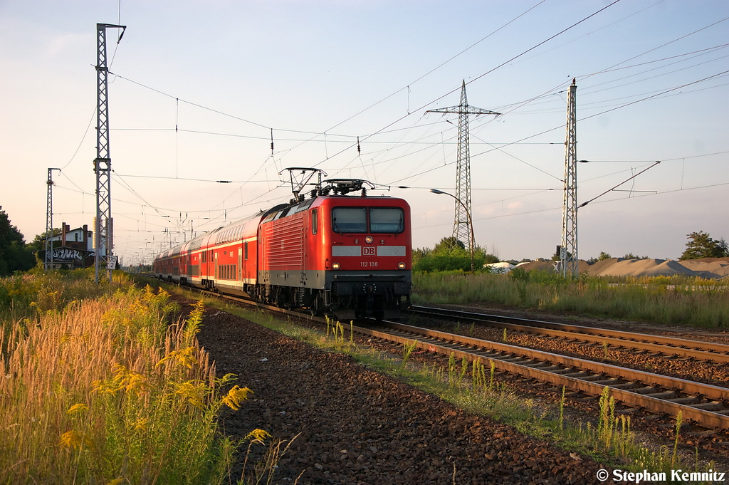 112 108 mit dem RE1 (RE 18134) von Frankfurt(Oder) nach Magdeburg Hbf in Satzkorn. 17.08.2012