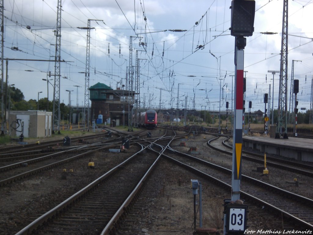 112 109 mit dem RE3 aus Elsterwerda bei der Einfahrt in Stralsund Hbf am 13.8.13