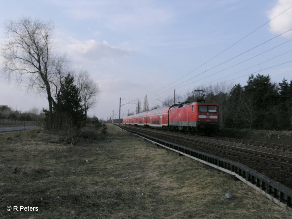 112 110 schiebt RE18124 nach Magdeburg bei Eisenhttenstadt. 01.04.11