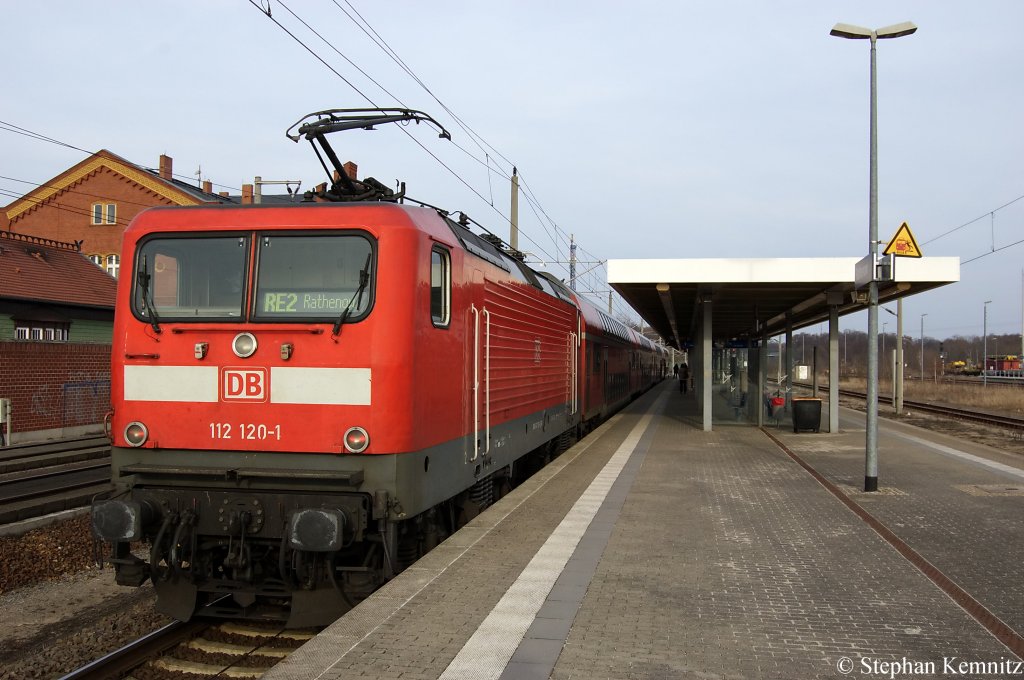 112 120-1 mit dem RE2 (RE 37413) nach Berlin Ostbahnhof in Rathenow. 12.03.2011