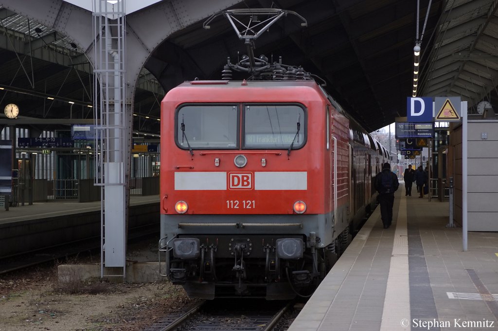 112 121 mit dem RE1 (RE 18176) nach Brandenburg Hbf in Frankfurt(Oder). 26.01.2011