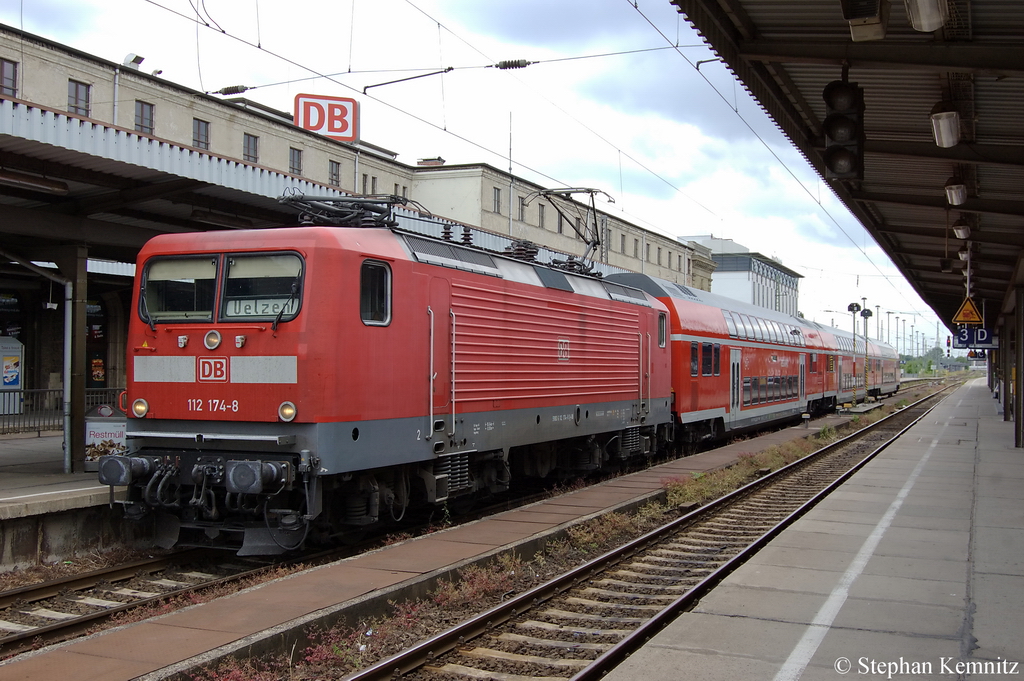 112 174-8 mit dem RE20 (RE 17712) nach Uelzen in Magdeburg. 25.06.2011