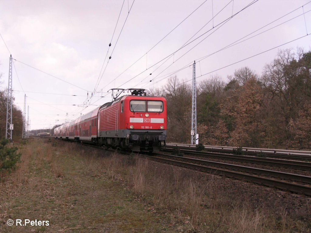 112 189-6 zieht bei Berlin-Friedrichshagen den RE1 Eisenhttenstadt. 19.03.08