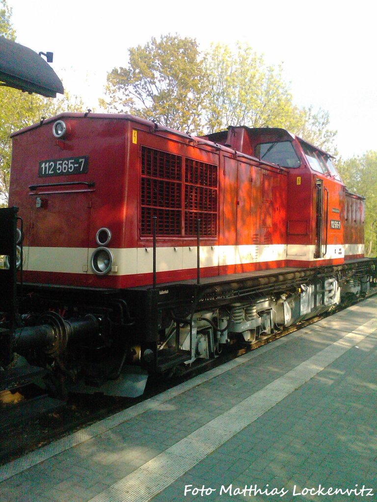 112 565-7 (202 565-8) Beim Bahnhofsfest Putbus am 18.5.+19.5.12 / Hier steht der Zug im Endbahnhof Lauterbach Mole am 19.5.12