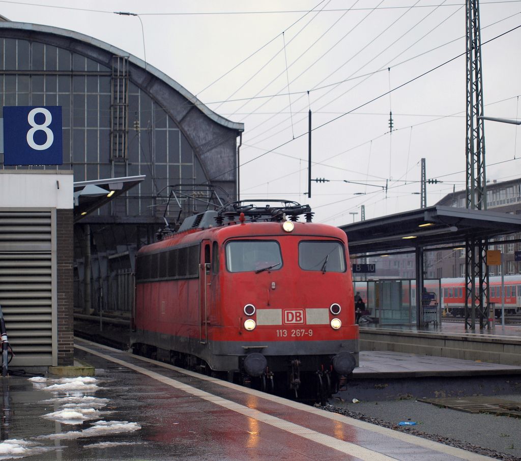 113 267-9 stand ganz alleine am 11.12 im Bremer Hbf.