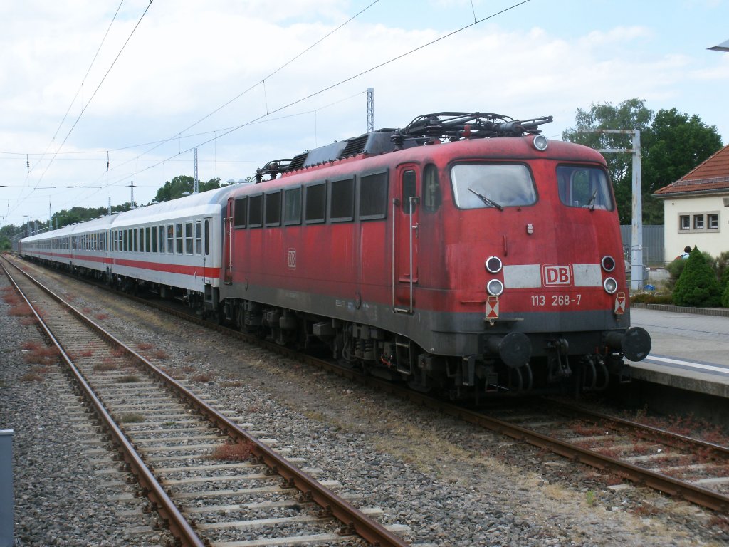 113 268-7 brachte den IC 2353 Erfurt-Binz,am 09.Juni 2012,von Stralsund nach Binz.