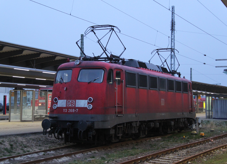 113 268-7 stand am Abend immer im Rostocker Hbf abgestellt.28.01.2012