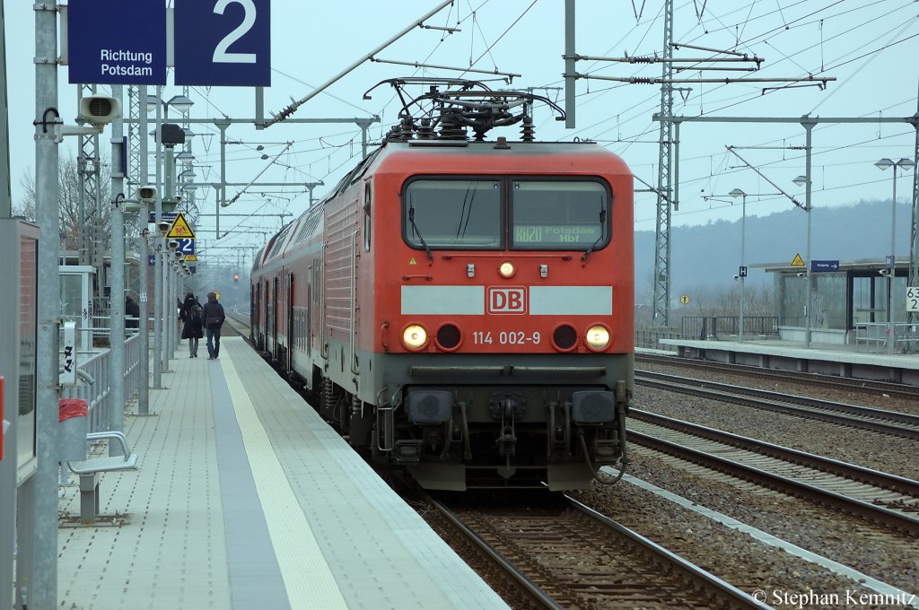 114 002-9 mit der RB20 (RB 28737) nach Potsdam Hbf in Golm. 18.02.2011