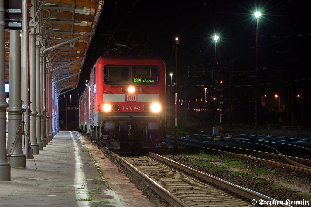 114 010-2 mit der RB29 (RB 27576) von Stendal nach Salzwedel in Stendal. 28.12.2011