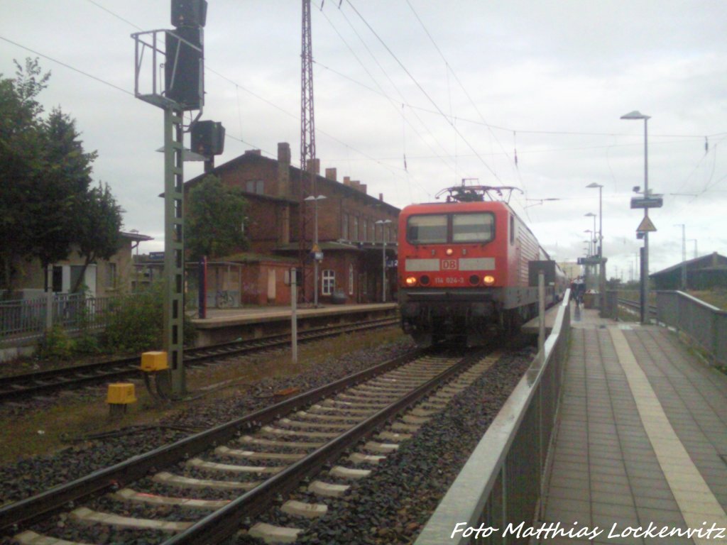 114 024-3 als RE3 mit Ziel Elsterwerda im Bahnhof Anklam am 15.9.12