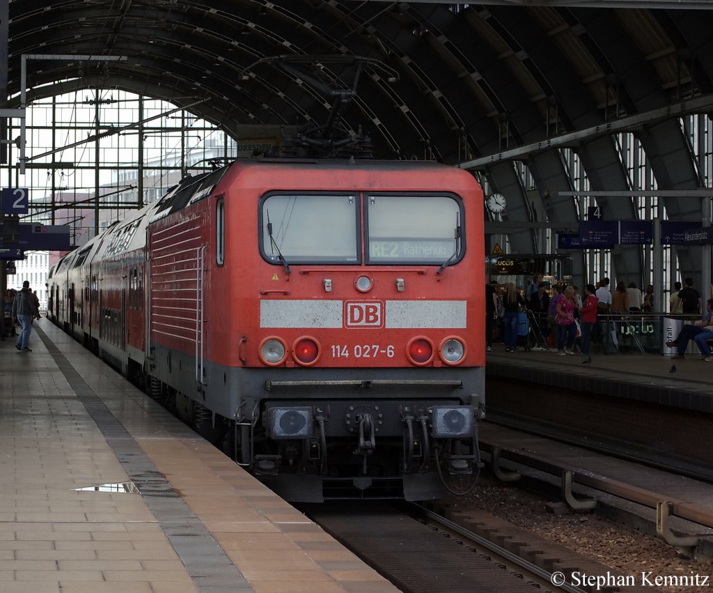 114 027-6 mit dem RE2  Ersatzgarnitur  (RE 37382) nach Rathenow im Berliner Alexanderplatz. 19.05.2011