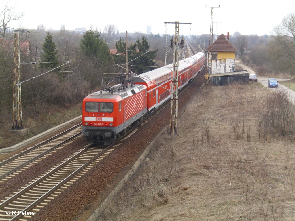 114 029-2 schiebt RE18179 Brandenburg -Frankfurt(Oder) bei Frankfurt/Oder Nuhnen. 31.03.11