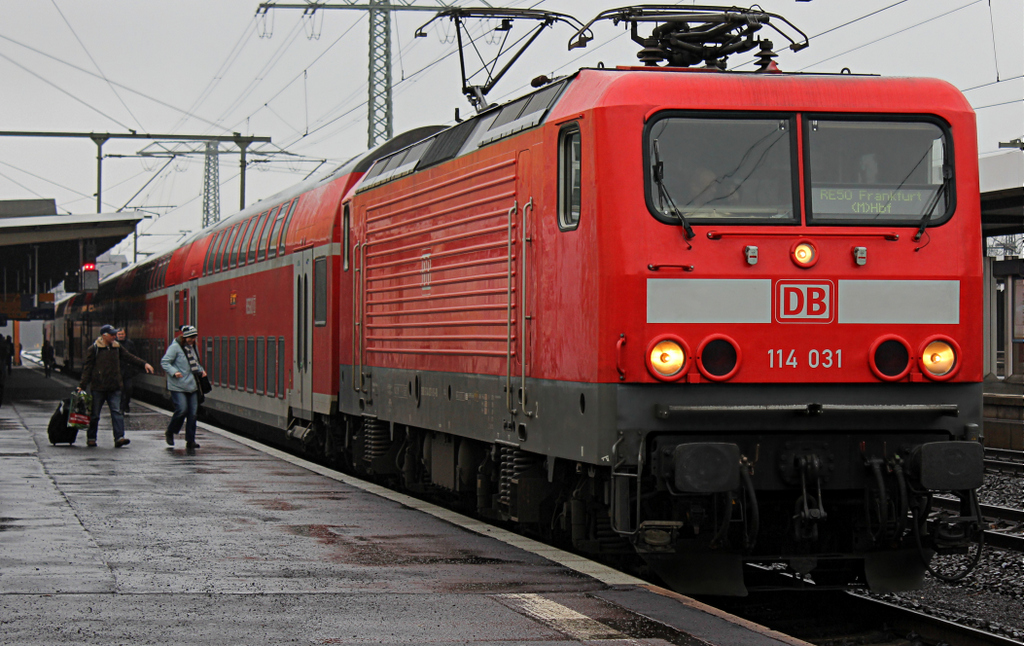 114 031 mit RE50 nach Frankfurt am Main Hbf am 21.12.12 in Fulda