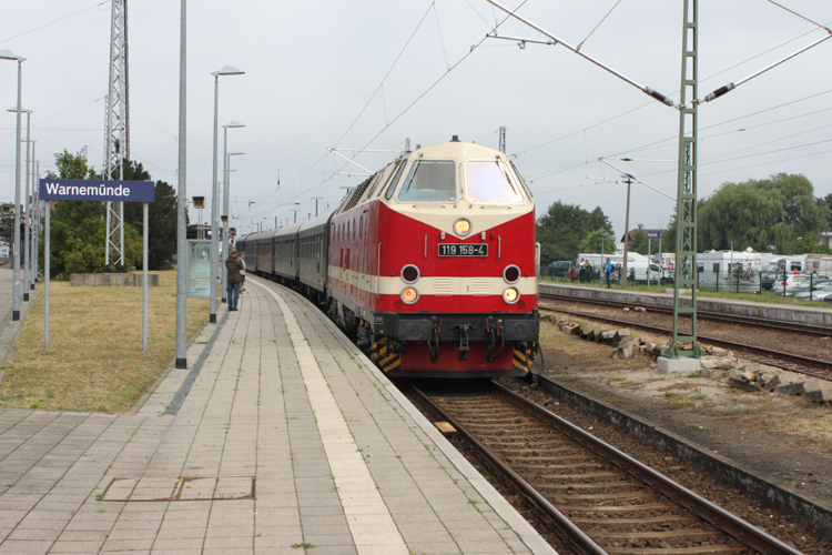 119 158-4 fhrt von Warnemnde zur Abstellung zum Bahnhof 
Rostock-Bramow.(07.08.10)