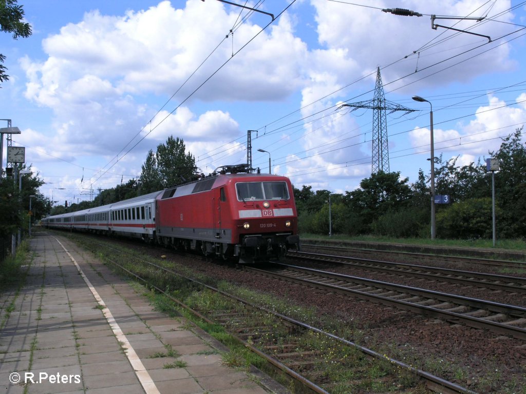 120 109-4 durchfhrt Saarmund mit ein Leer-IC aus gesundbrunn. 17.08.08