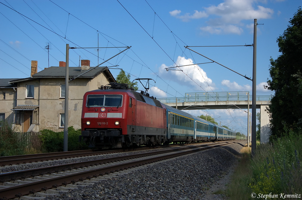 120 110-2 mit dem EC 174  Jan Jesenius  von Budapest-Keleti pu nach Hamburg-Altona in Vietznitz. Netten Gru an den Lokfhrer! 22.06.2012