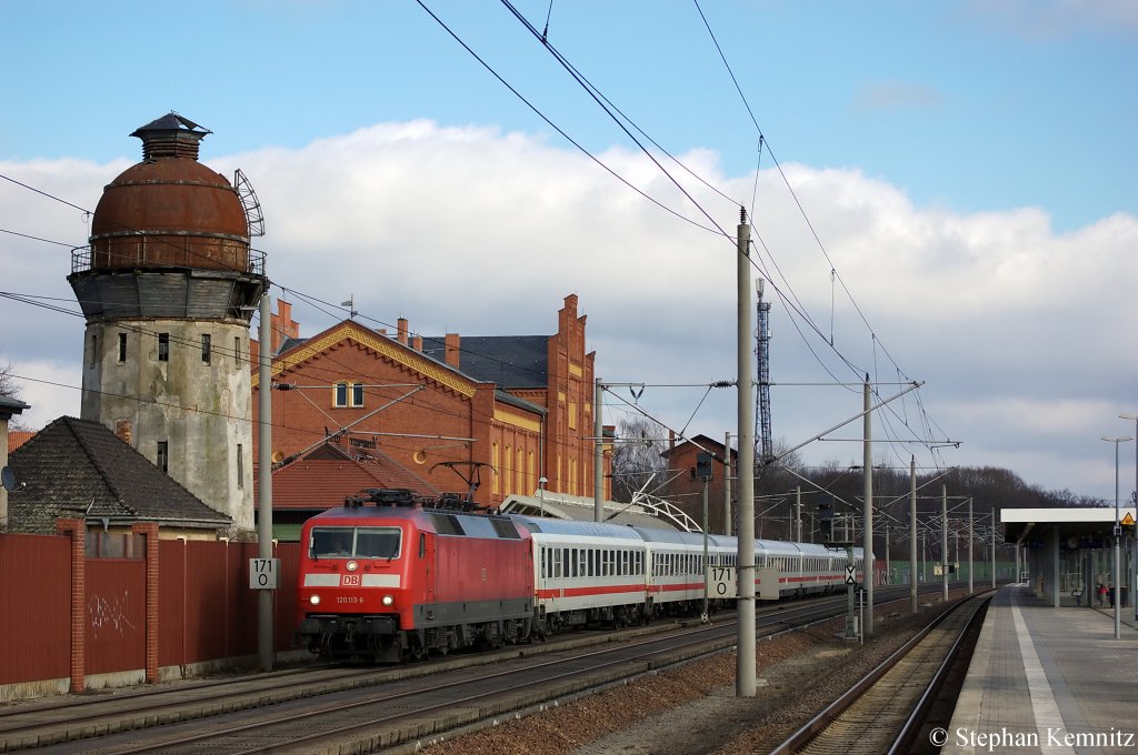 120 113-6 mit dem IC 1915 nach Stuttgart in Rathenow. 11.02.2011