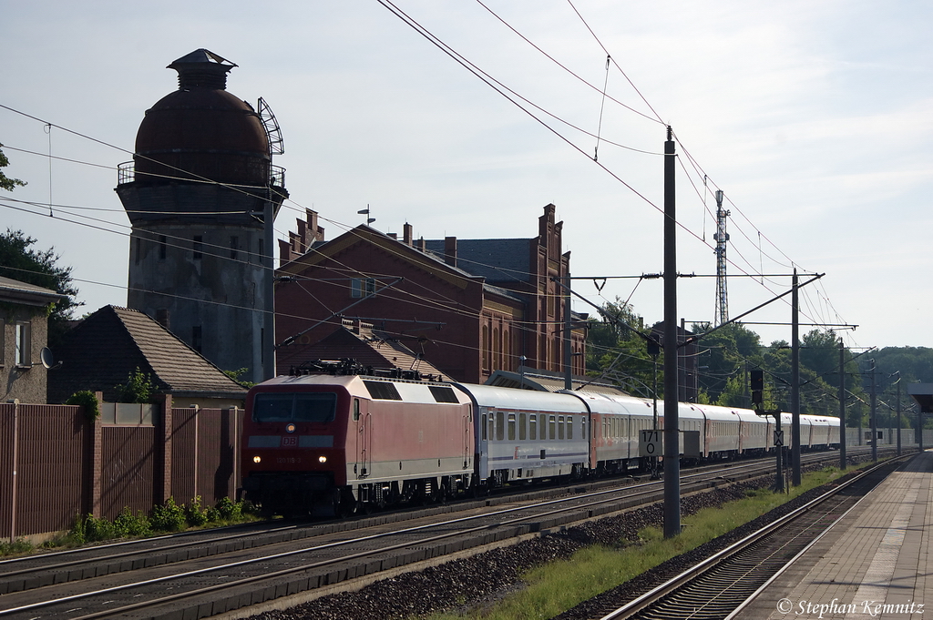 120 119-3 mit dem EN 452  Transeuropean Express  von Moskva Belorusskaja nach Paris Est in Rathenow. 29.05.2012 