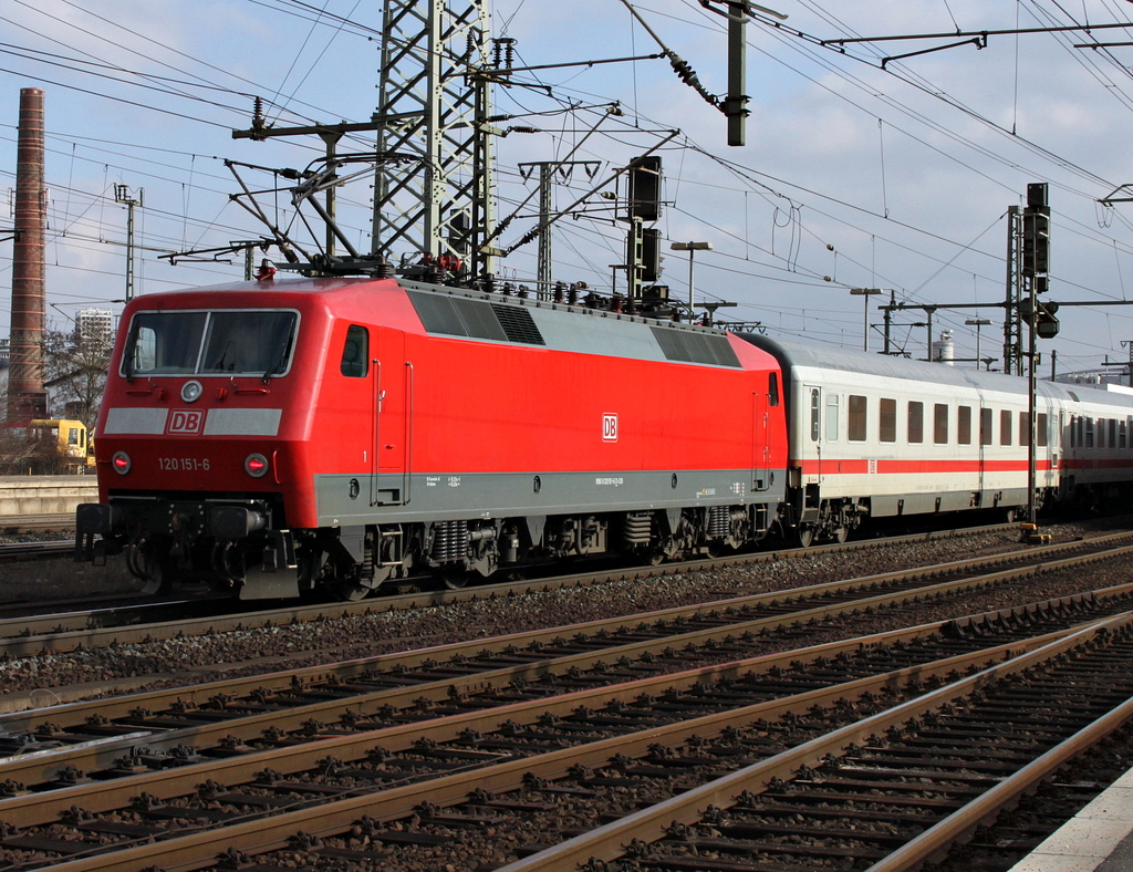 120 151 mit IC nach Frankfurt am 25.02.12 in Fulda