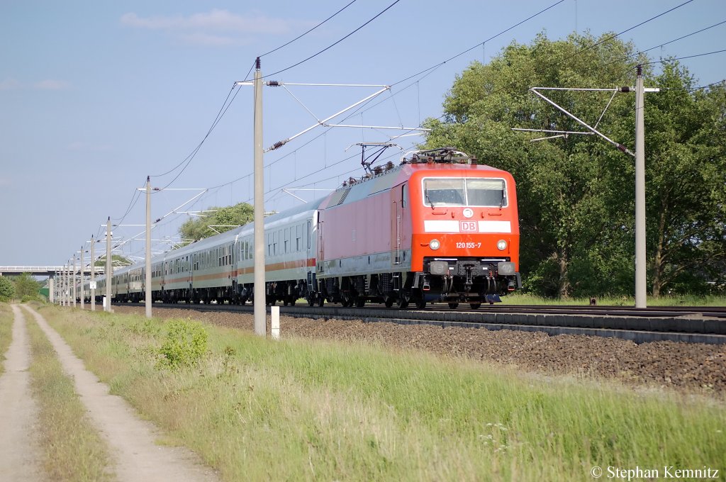 120 155-7 mit dem IC 1993 von Berlin Sdkreuz nach Stuttgart Hbf und IC 1925 von Berlin Sdkreuz nach Kln Hbf zwischen Growudicke und Rathenow. Am Zugende hing noch die 101 132-9. 29.05.2011