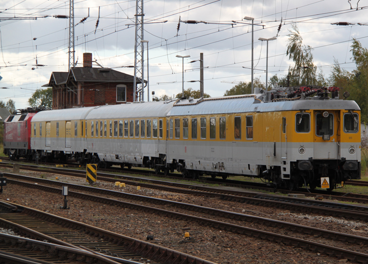 120 501-2+Schallmesszug abgestellt im Rostocker Hbf.09.10.2011