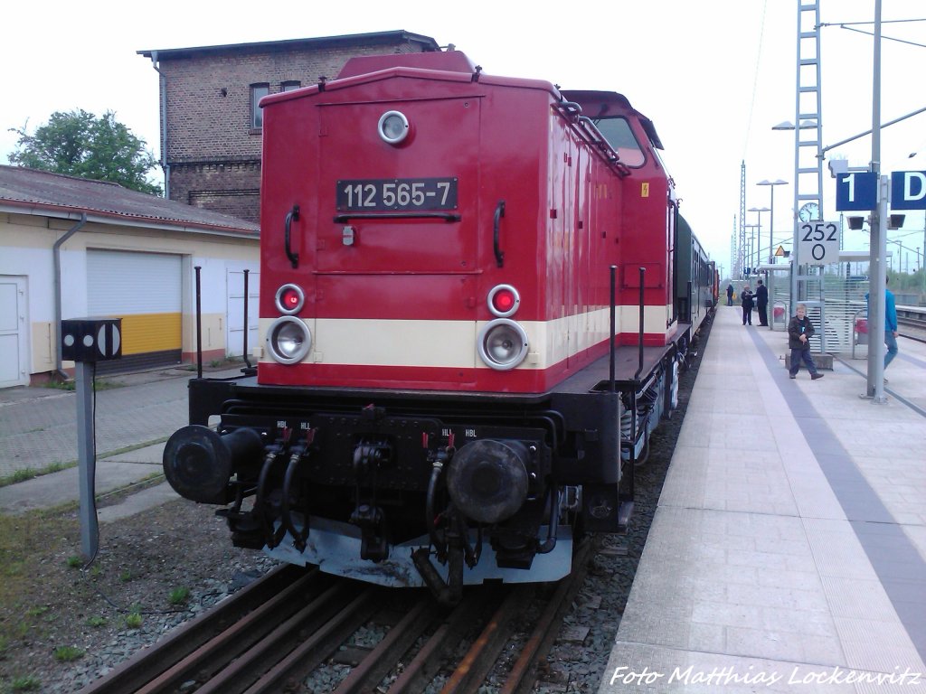 121 565-7 (DB 202 565-8) im Bahnhof Bergen auf Rgen am 11.5.13