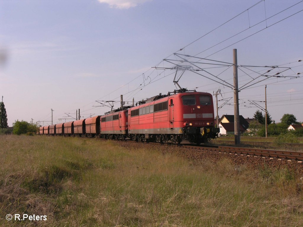 122-9 + 106 fahren bei Wiesenau in den Werksbahnhof Ziltendorf mit ein Erzbomber ein. 03.06.08