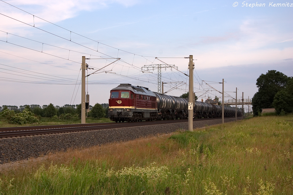 132 004-3 (232 004-2) LEG - Leipziger Eisenbahngesellschaft mbH mit einem Kesselzug  Dieselkraftstoff oder Gasl oder Heizl (leicht)  in Vietznitz und fuhr in Richtung Wittenberge weiter. Netten Gru an den Tf! 17.06.2013