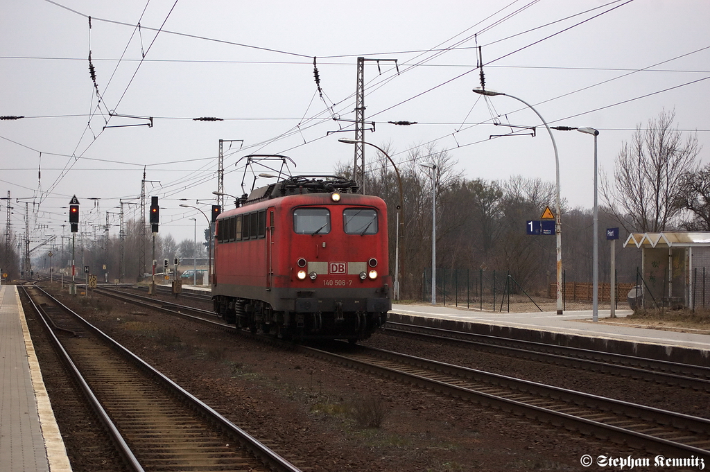 140 506-7 als Lz in Priort in Richtung Hennigsdorf(b Berlin) unterwegs. Netten Gru an den Tf! 27.01.2012