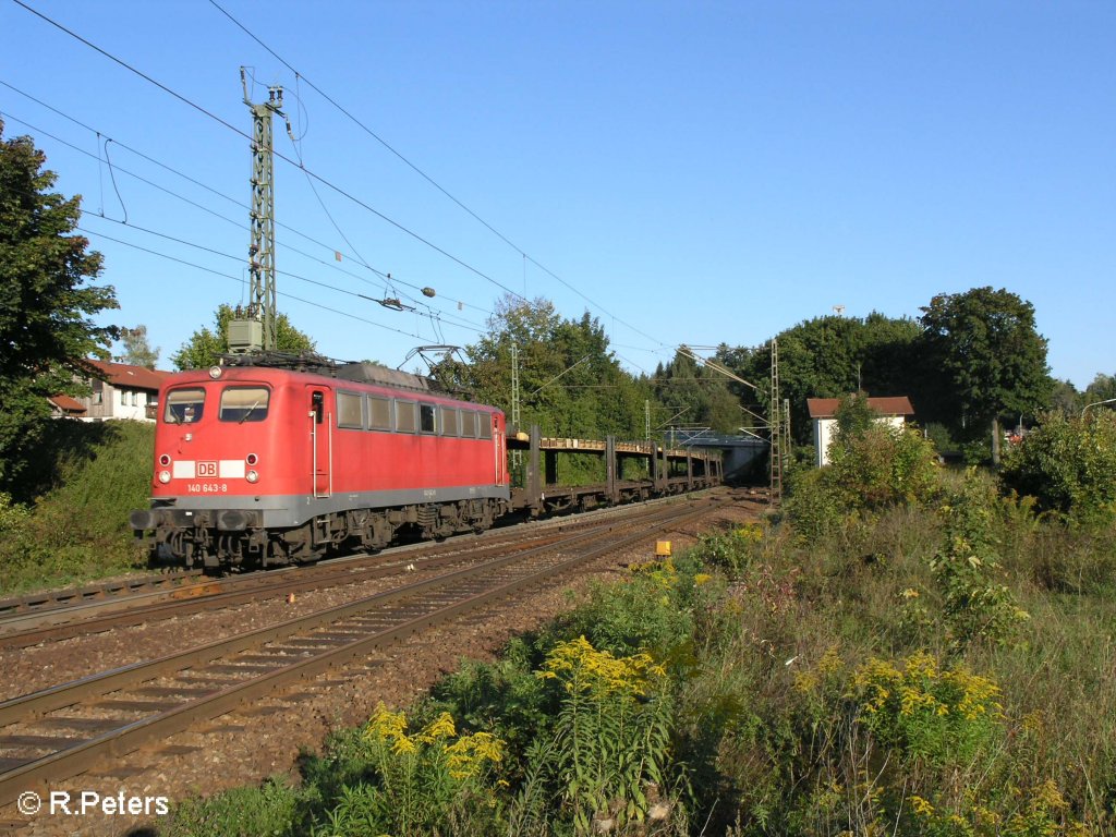 140 643-8 durchfhrt Undorf mit ein leeren Autozug. 09.09.08