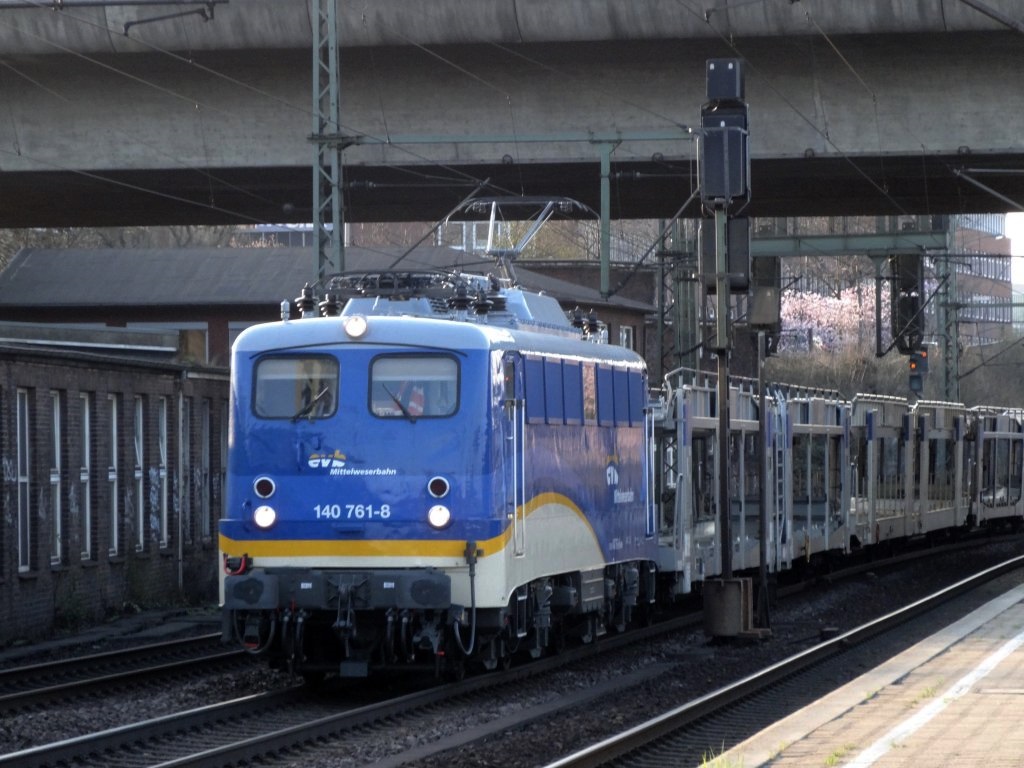 140 761-8 der mittelweserbahn fuhr mit einen autozug am 18.07.13 durch harburg