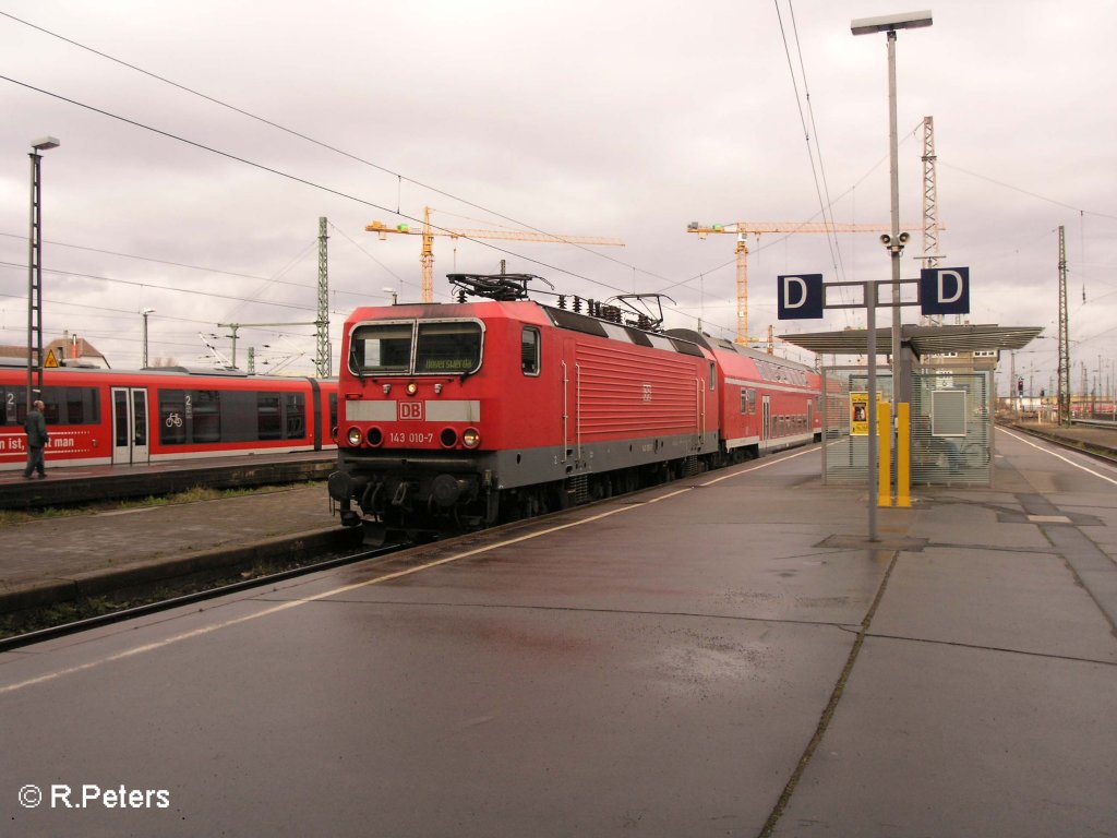 143 010-7 erreicht Leipzig HBF mit einer RB aus Hoyerswerda. 16.03.08