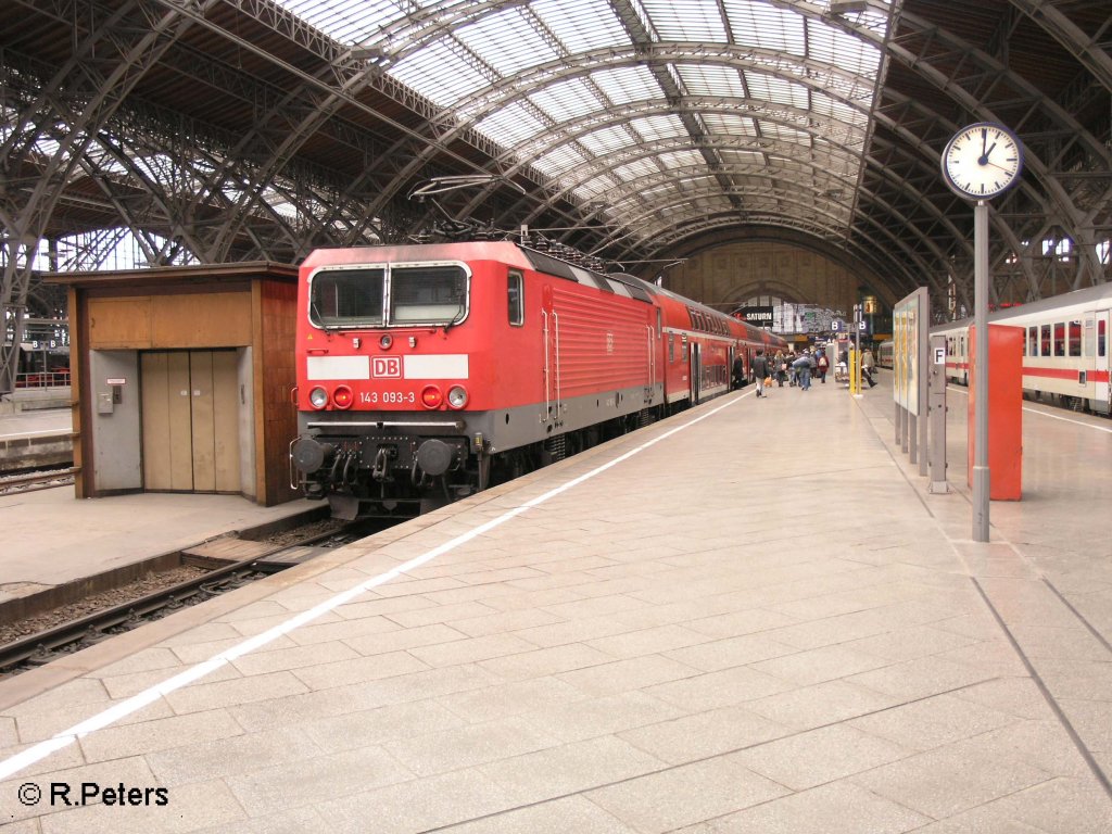 143 093-3 steht mit ein RE nach Dresden in Leipzig. 16.03.08