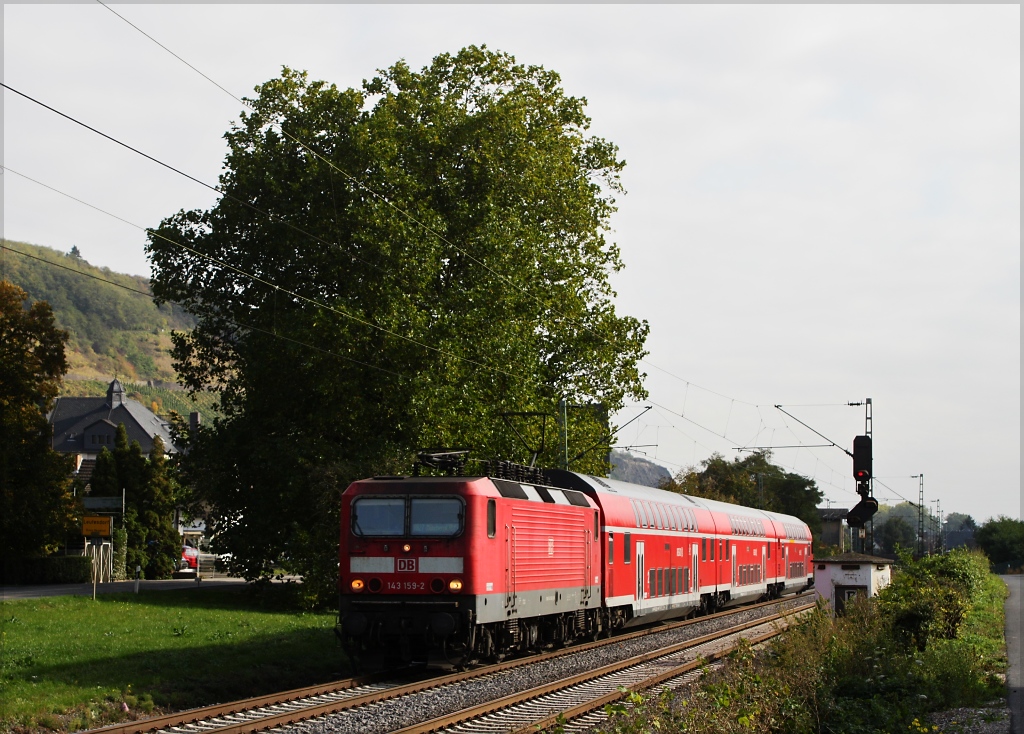 143 159 am 11.10.12 mit der RB 27 in Richtung Kln in Leutesdorf