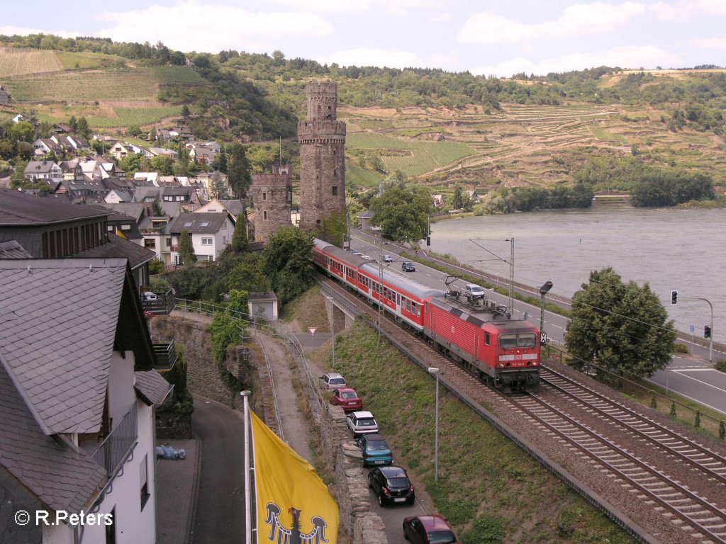 143 164-2 erreicht gleich den Bahnhof Oberwesel mit einer RB Mainz. 24.07.08