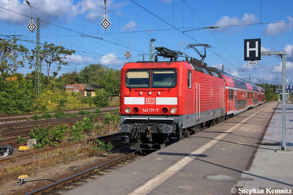 143 171-7 [Verl.|LH 2|30.05.13] mit der RB31/40 (RB 27518) von Burg(Magdeburg) und fuhr dann als (RB 17914) weiter nach Braunschweig Hbf, bei der Einfahrt in den Magdeburger Hbf. 28.09.2012